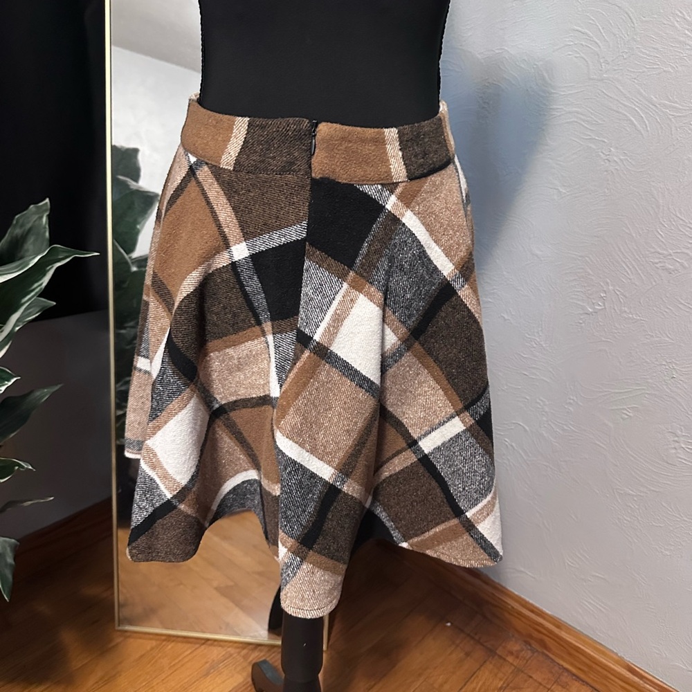 SHEIN Brown and White Plaid Skater Skirt - Picture 4 of 7